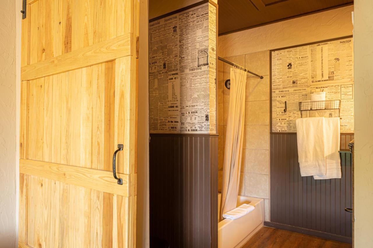 -Pet Friendly- Miners Cabin #6 - King Bed With Private Balcony تومبستون المظهر الخارجي الصورة