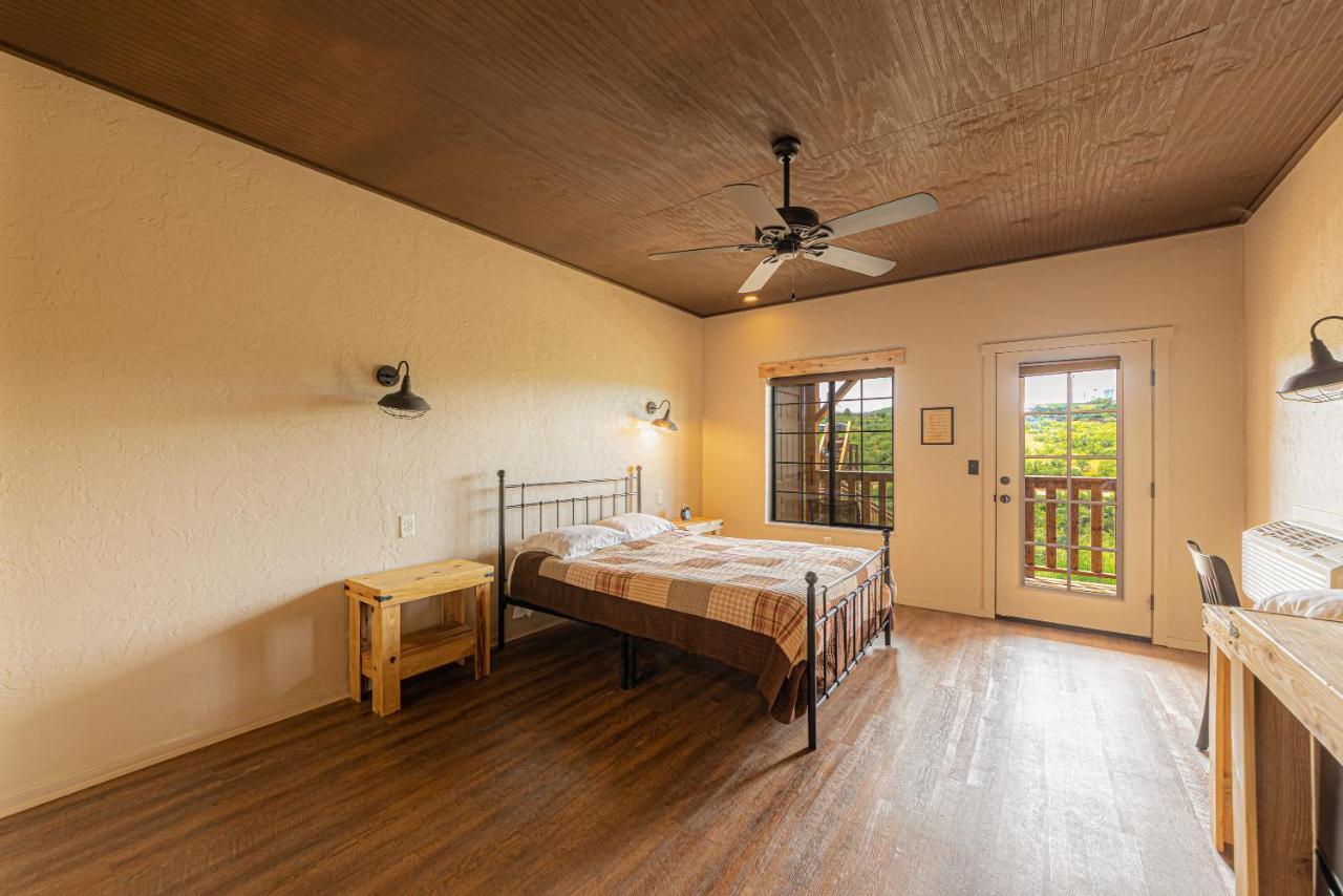 -Pet Friendly- Miners Cabin #6 - King Bed With Private Balcony تومبستون المظهر الخارجي الصورة