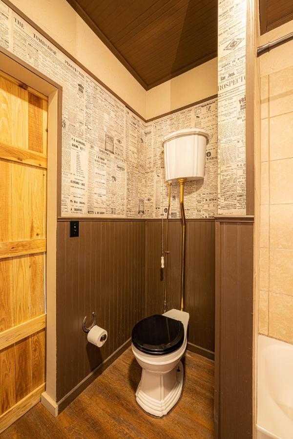 -Pet Friendly- Miners Cabin #6 - King Bed With Private Balcony تومبستون المظهر الخارجي الصورة