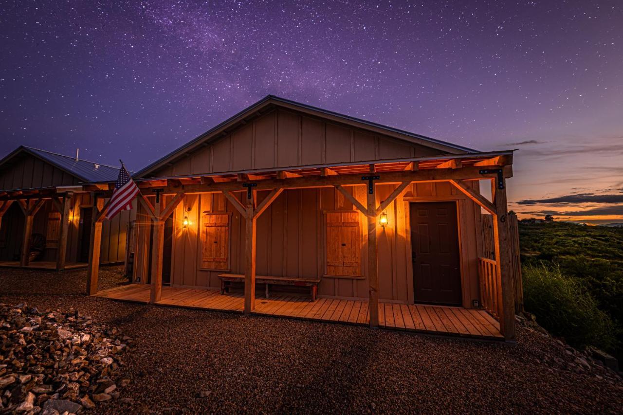 -Pet Friendly- Miners Cabin #6 - King Bed With Private Balcony تومبستون المظهر الخارجي الصورة