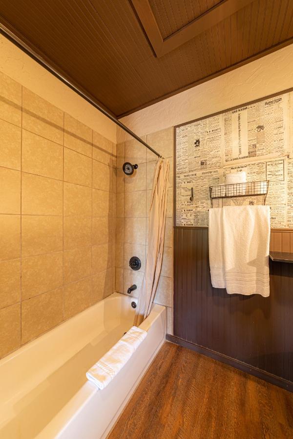 -Pet Friendly- Miners Cabin #6 - King Bed With Private Balcony تومبستون المظهر الخارجي الصورة