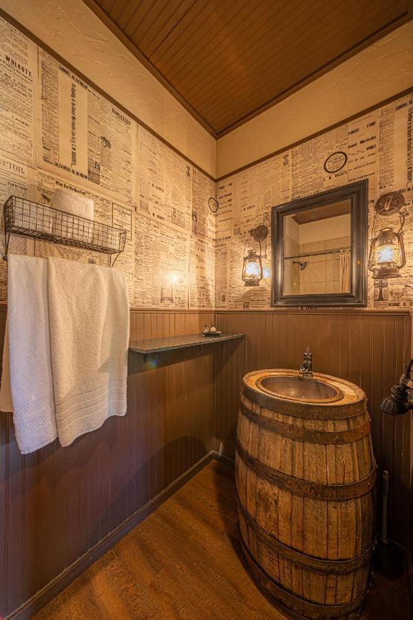 -Pet Friendly- Miners Cabin #6 - King Bed With Private Balcony تومبستون المظهر الخارجي الصورة