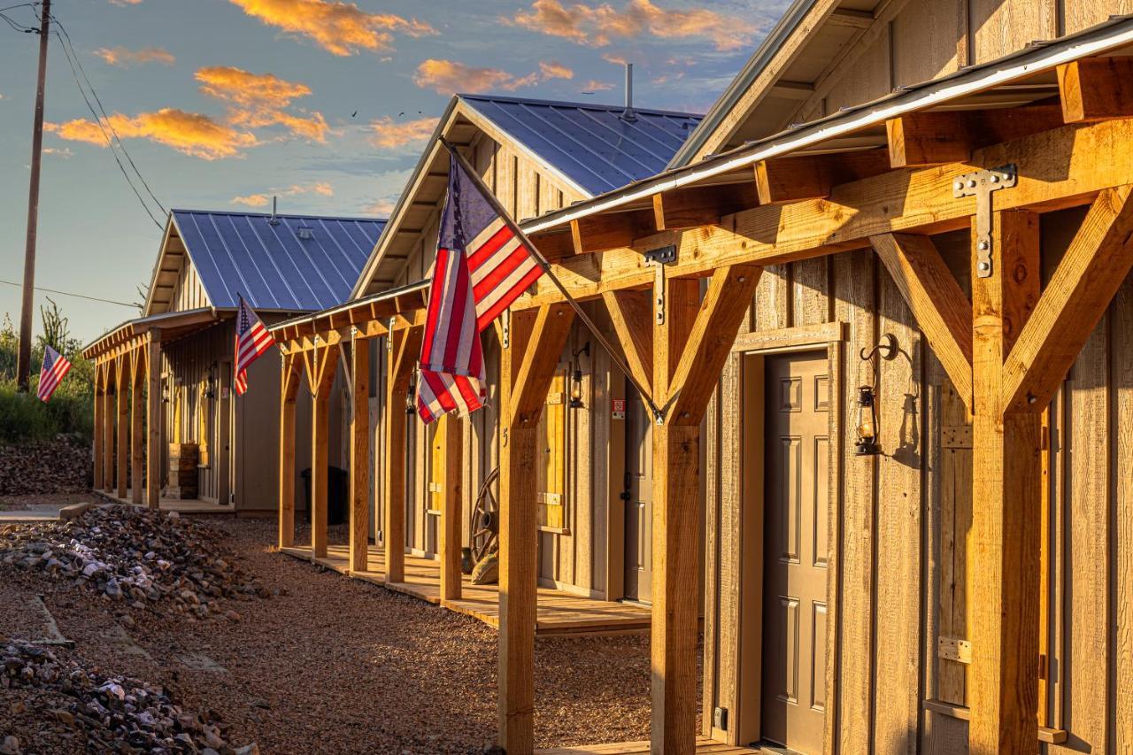 -Pet Friendly- Miners Cabin #6 - King Bed With Private Balcony تومبستون المظهر الخارجي الصورة